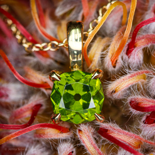 Green Zircon 18kt Pendant